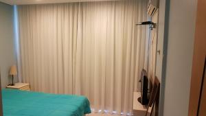 A melhor vista de Santos para 5 pessoas pé na areia