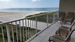 Views Stretching Down Entire Beach I Stunning Beachfront 2 Bed Condo