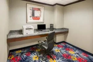 Holiday Inn Express Cleveland Airport - Brook Park by IHG - ميدلبيرغ هايتس
