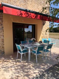 Maisons de vacances MAISON DE VACANCES AVEC PISCINE INTERIEURE - Le Grand Champagne : photos des chambres