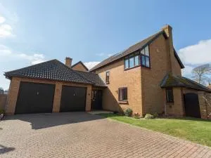 Connaught Gardens - Wyke Regis