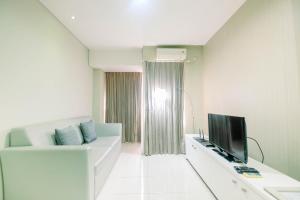Spacious and Comfy 2BR Nifarro Park Apartment By Travelio