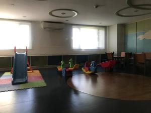 Frost at Manhattan Heights TowerB