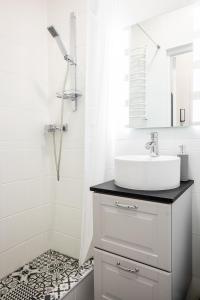 Stylish Downtown Rooms