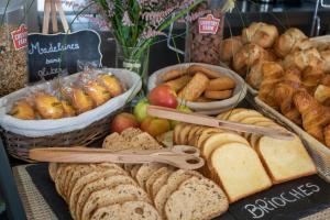 Hotels B&B HOTEL La Rochelle Centre : photos des chambres