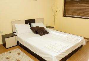ESSENCE OneBedroom Apartment w Parking Terrace