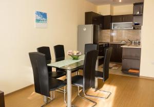ESSENCE OneBedroom Apartment w Parking Terrace
