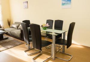 ESSENCE OneBedroom Apartment w Parking Terrace