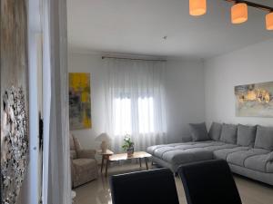 Exclusive Airport Apartment