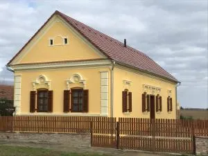 Porrogi Fenyő Vendégház - Gola