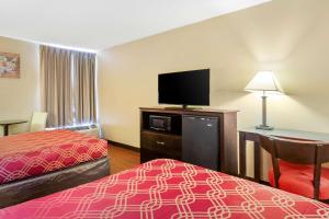 Double Room with Two Double Beds - Non-Smoking room in Econo Lodge Burlington I-40