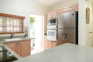 Choose To Be Happy at Surbiton Square - Two Bedroom Townhouse