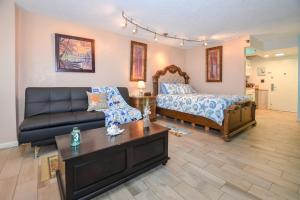 Daytona Beach studio condo with beautiful Ocean view