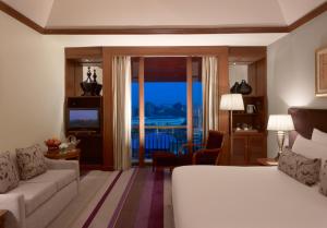 Chatrium Hotel Royal Lake Yangon