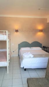 Hotels Hotel Restaurant le Bellevue : Chambre Quadruple avec Balcon - Vue sur Mer