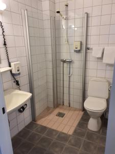 Standard Single Room with Shower room in Hotell Maritim Skjervoy