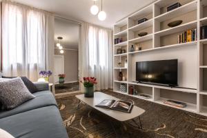 Charming Apartment on the Grand Canal R&R