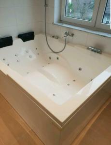 Ferienwohnung mit Jacuzzi Nähe Flughafen Köln Bonn