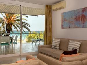 can ventet first line beach