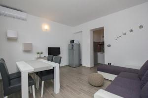 Modern 2 BDR & 2 Bathroom app with sea view, 077