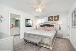 Stunning Lakeview Townhome w Private Pool