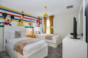 Contemporary Home w Private Pool& Spa