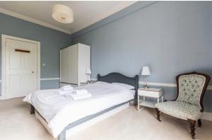 New Town Apartment with Castle View