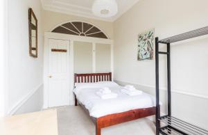 New Town Apartment with Castle View