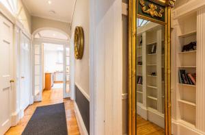 New Town Apartment with Castle View