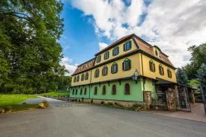 Lovecký zámeček - Břestek