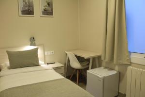 Economy Single Room room in Hostal La Romànica