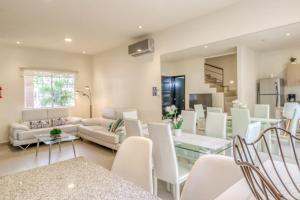 Selvanova Coto 4B, Villa Flamingos 437F