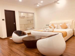 Spago Inn-Only for Families & Couples not for Bachelors