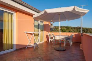 Apartments by the sea Supetarska Draga - Gonar, Rab - 16738