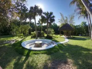 JUPITER WATERFALLS - NEWLY UPDATED - TIKI HUT, FIRE PIT, KITCHEN, POOL HEATER and MORE - جوبيتر