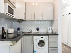 427 BEAUTIFUL SUMMERLAND STUDIO Wi-Fi Sat-Tv