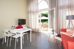 Sandy Feet - Beachfront Loft Apartment Messinia Greece