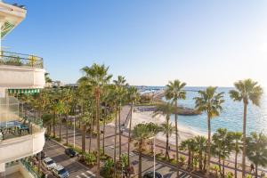 On La Croisette: new 2 bedrooms with sea view