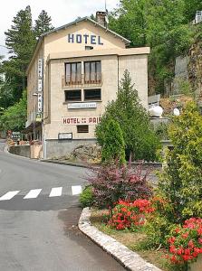 2 hvězdičkový hotel Logis Hôtel de la Paix Saint-Nectaire Francie