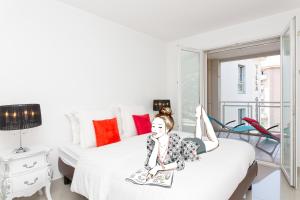 MARTINEZ HOTEL AREA: Modern 3 bedrooms w terrace