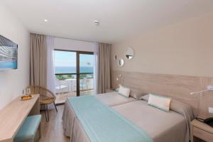Twin Room with Sea View room in HSM Hotel Linda Playa