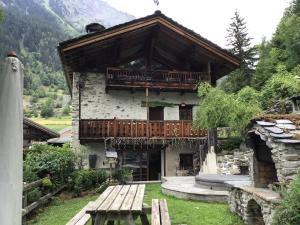 Chalet d en Haut Luxury and Charm in a Savoyard chalet