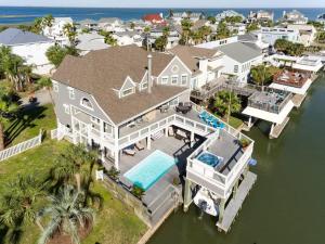 Holiday Home room in Palm Tree Paradise in Pirates Cove - Pool Hot tub Kayaks!