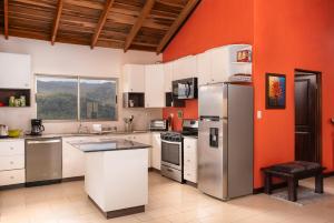 Casa Sofia, a Gem Close to Orosi Thermal Pools!