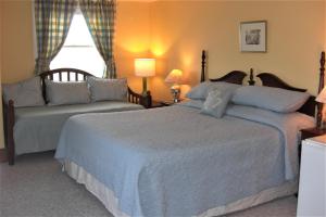 Standard King Room room in Seafarer Inn