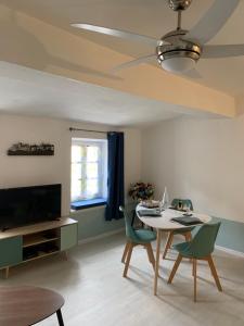 Appartements Jolie Vue Cite, aux pieds des remparts : photos des chambres