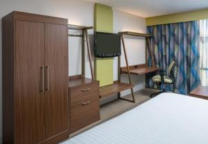 Double Room room in Holiday Inn Express & Suites Springfield an IHG Hotel