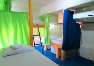 Giường Đơn Trong Phòng Ngủ Tập Thể Nữ (Single Bed in Female Dormitory Room)