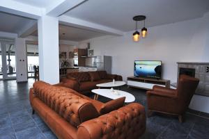 Lagadin Lakeview Apartment