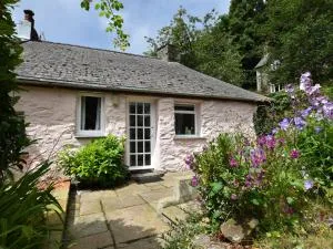 Milkwood Cottage - Llanychaer